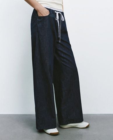  URBAN REVIVO - Quần jeans nữ ống rộng lưng thun phối dây rút 