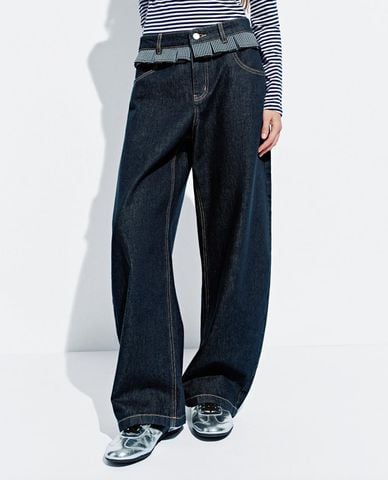  URBAN REVIVO - Quần jeans nữ ống rộng phối cạp kẻ sọc 