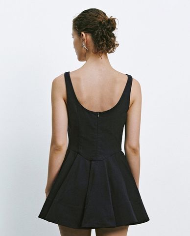  URBAN REVIVO - Đầm hai dây mini cổ vuông dáng xòe 