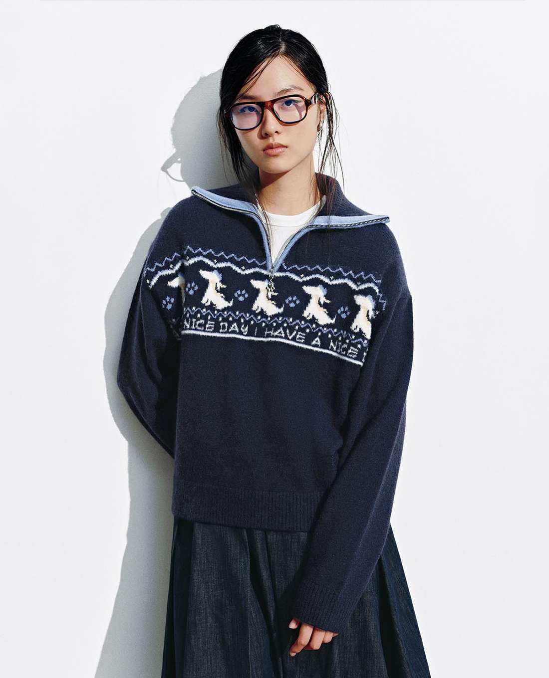 URBAN REVIVO - Áo dệt kim nữ tay dài phối khóa zip