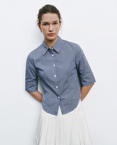  URBAN REVIVO - Áo sơ mi nữ cổ bẻ tay lửng phối caro 