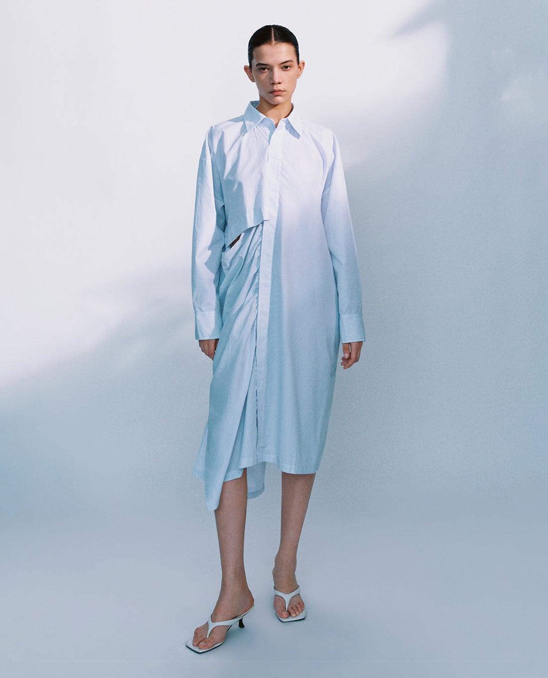 URBAN REVIVO - Đầm sơ mi midi tay dài cut out phom suông