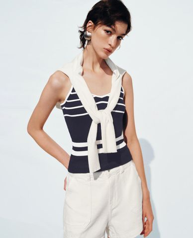  URBAN REVIVO - Áo hai dây nữ dệt kim cổ V kẻ sọc 