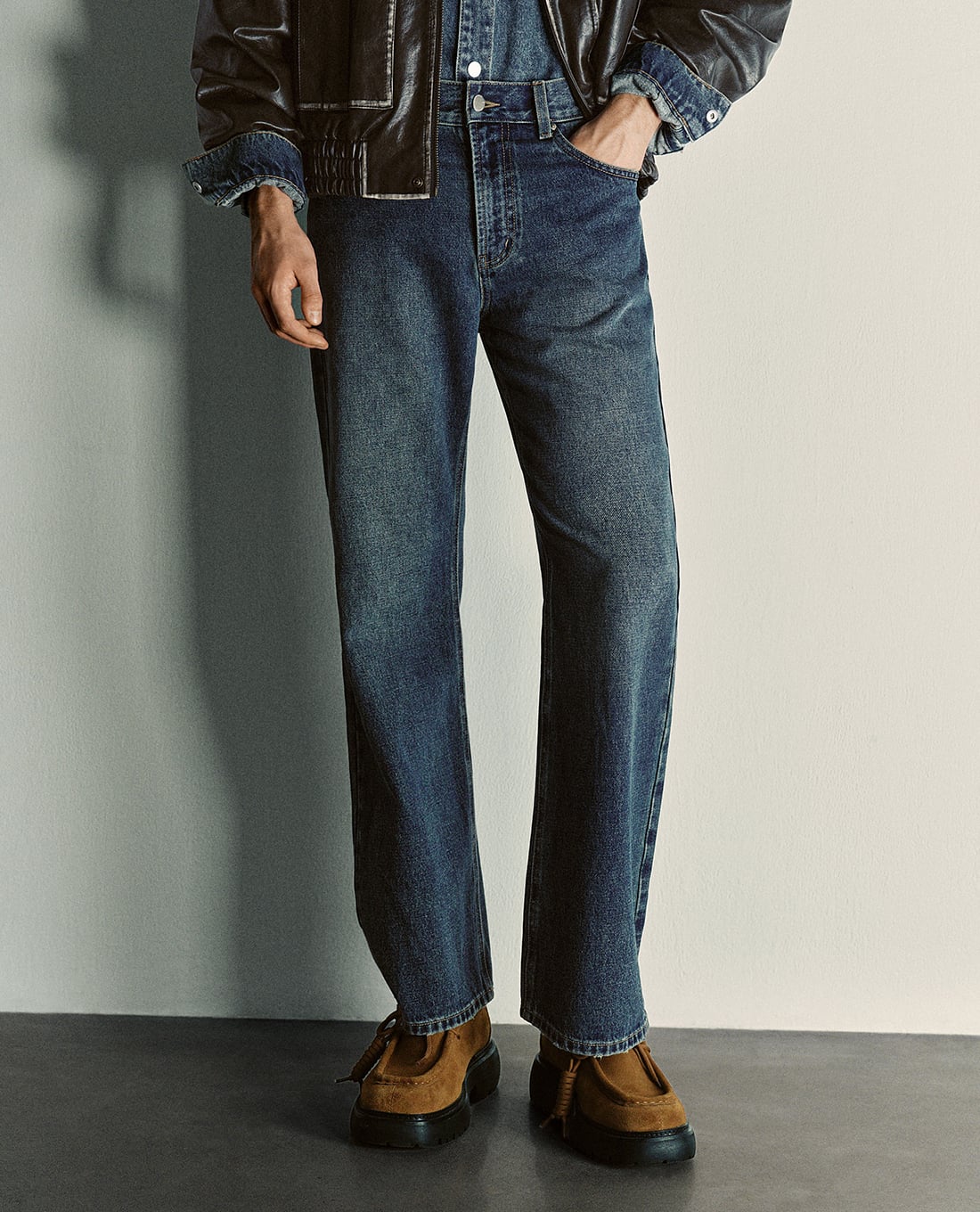 URBAN REVIVO - Quần jeans nam ống đứng wash bạc