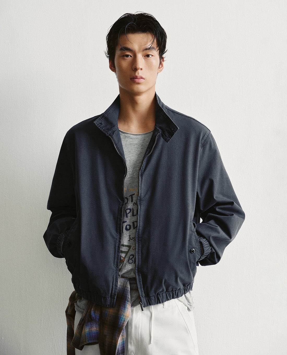 URBAN REVIVO - Áo khoác bomber nam cổ trụ khoá kéo