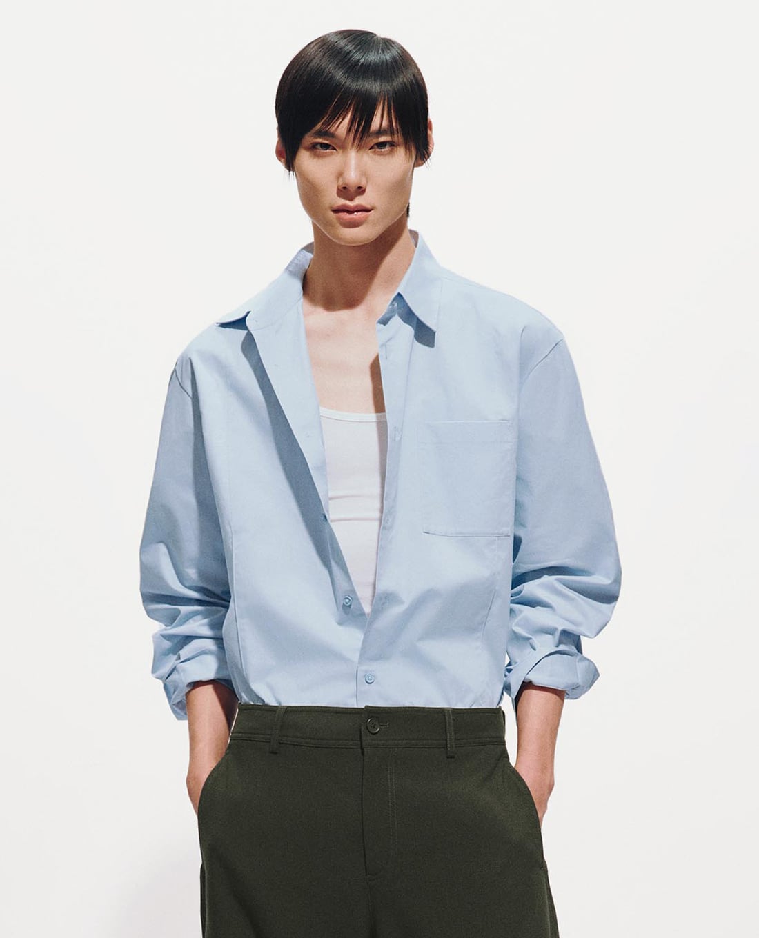 URBAN REVIVO -  Áo sơ mi nam cổ bẻ tay dài phối túi