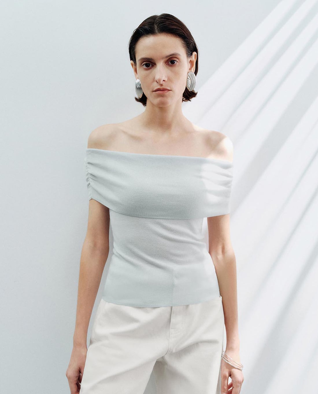 URBAN REVIVO - Áo trễ vai nữ phom ôm thời trang