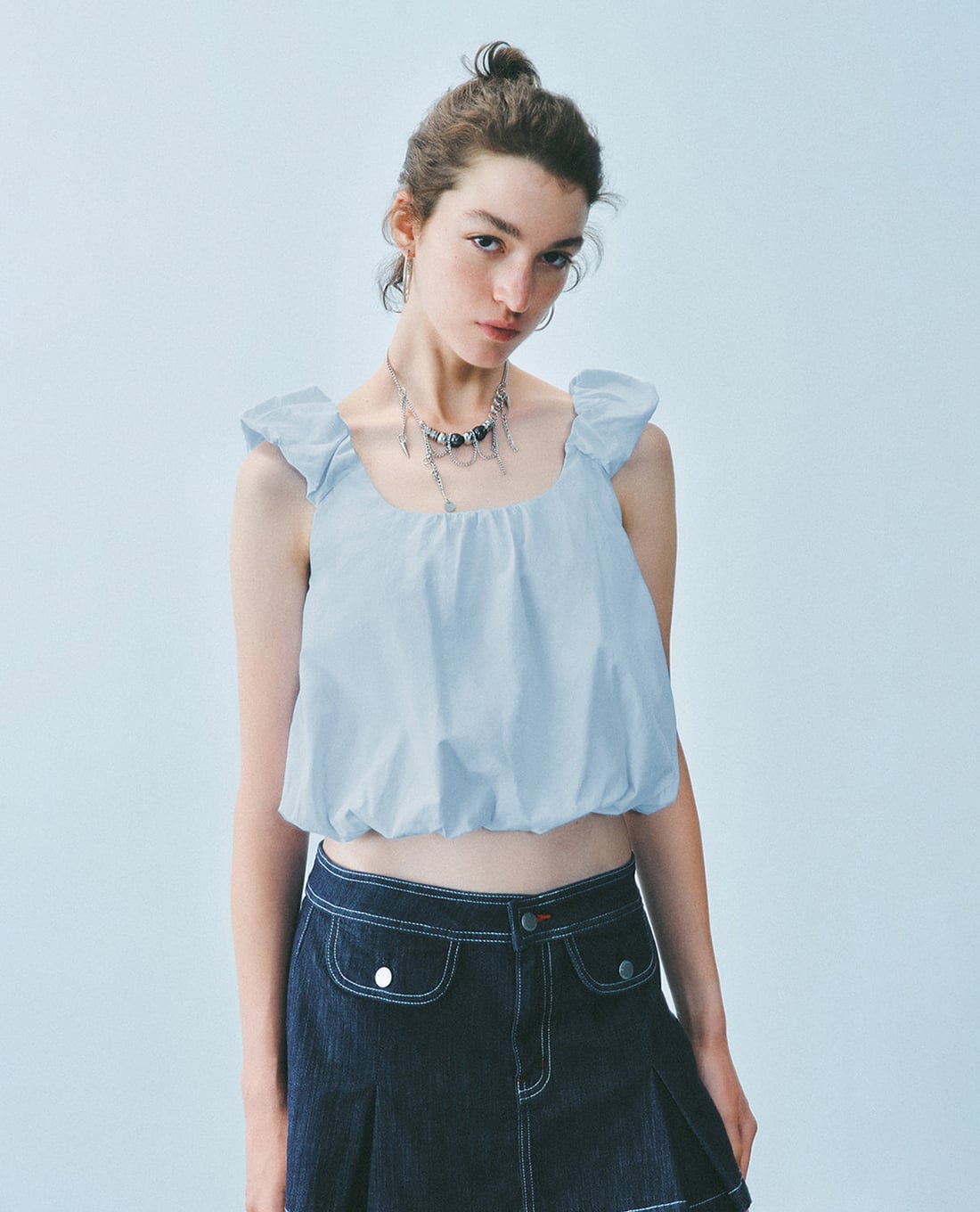 URBAN REVIVO - Áo hai dây nữ cổ vuông phom croptop
