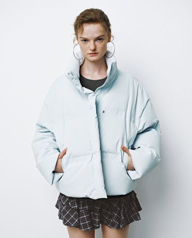  URBAN REVIVO - Áo khoác phao nữ cổ trụ tay dài 