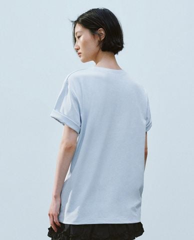  URBAN REVIVO - Áo thun nữ cổ tròn tay ngắn in hình cá tính 