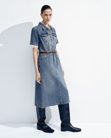  URBAN REVIVO - Đầm denim midi cổ bẻ tay ngắn phối thắt lưng 