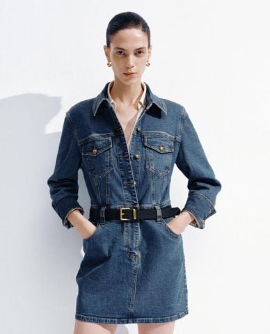  URBAN REVIVO - Đầm denim mini cổ bẻ tay dài phối nút 