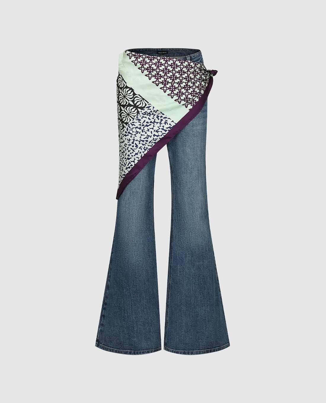 URBAN REVIVO - Quần jeans nữ ống loe wash bạc phối khăn