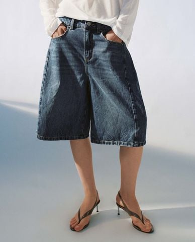  URBAN REVIVO - Quần short jeans nữ wash bạc cổ điển 