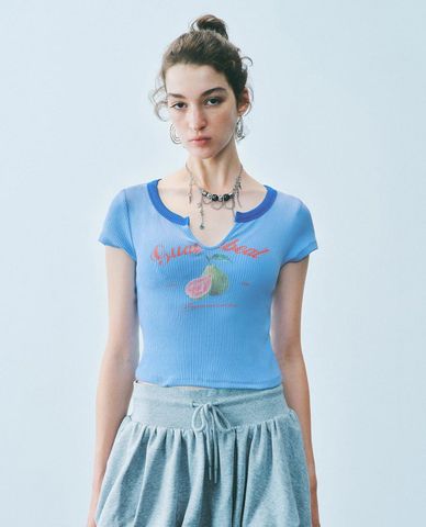  URBAN REVIVO - Áo croptop nữ tay ngắn in họa tiết Printed 