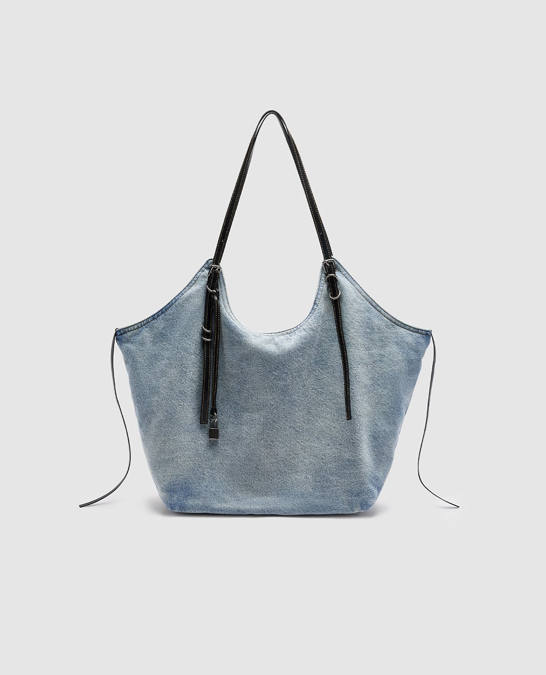 URBAN REVIVO - Túi đeo vai nữ dáng mềm phối dây