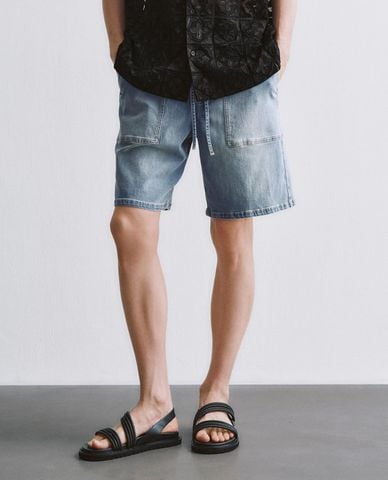  URBAN REVIVO - Quần short jeans nam wash bạc phối dây rút 