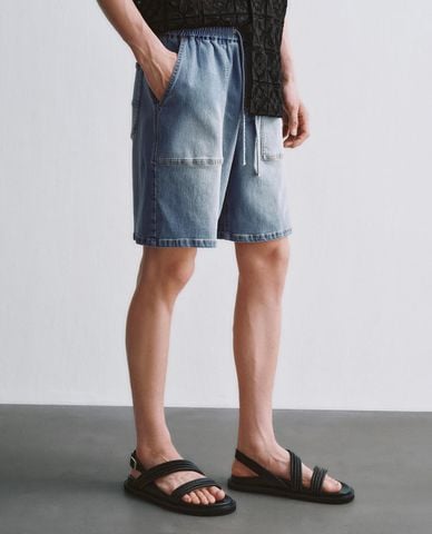  URBAN REVIVO - Quần short jeans nam wash bạc phối dây rút 
