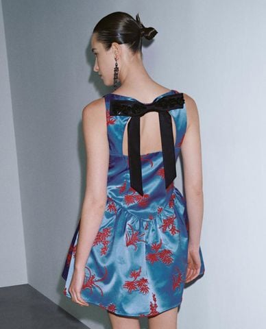  URBAN REVIVO - Đầm sát nách mini dáng xòe hoa văn 