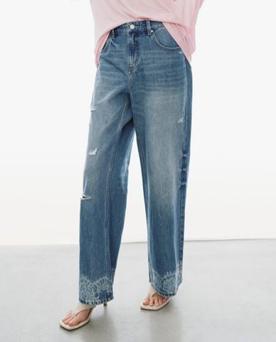  URBAN REVIVO - Quần jeans nữ ống rộng viền ren 