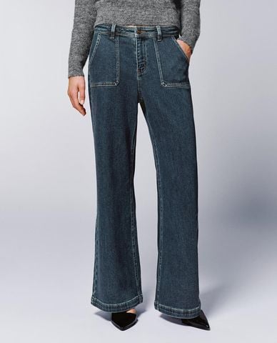  URBAN REVIVO - Quần jeans nữ ống loe phối túi 