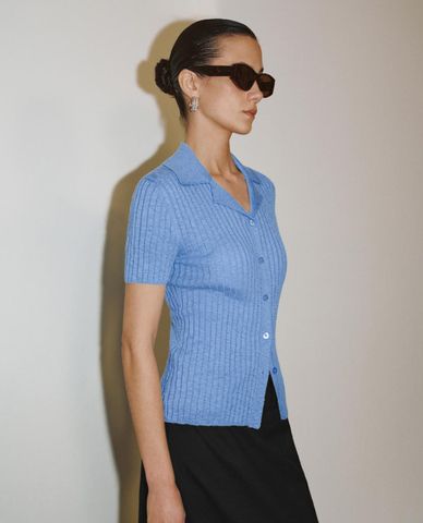  URBAN REVIVO - Áo dệt kim nữ cổ bẻ phom ôm 