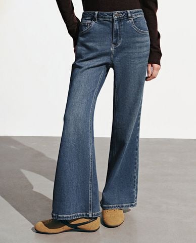  URBAN REVIVO - Quần jeans nữ ống loe wash bạc 