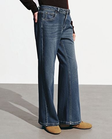  URBAN REVIVO - Quần jeans nữ ống loe wash bạc 