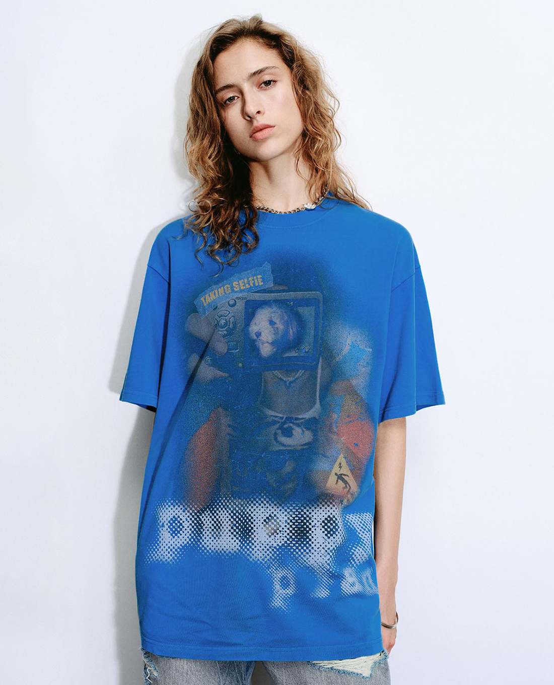 URBAN REVIVO - Áo thun nữ cổ tròn tay ngắn in họa tiết