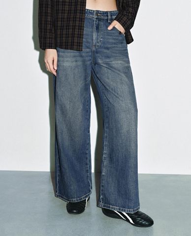  URBAN REVIVO - Quần jeans nữ ống rộng wash bạc 