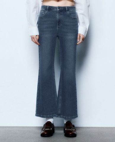  URBAN REVIVO - Quần jeans nữ ống loe wash bạc cổ điển 