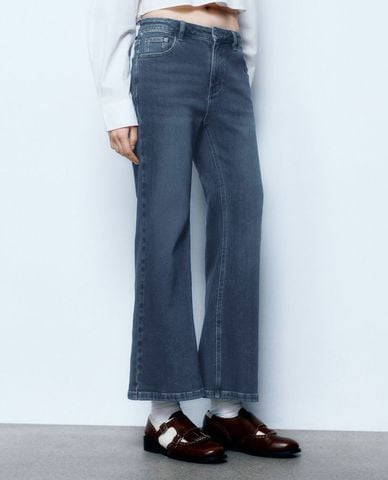  URBAN REVIVO - Quần jeans nữ ống loe wash bạc cổ điển 