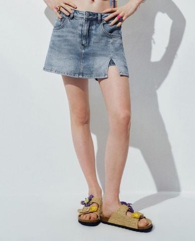  URBAN REVIVO - Quần short giả váy nữ denim xẻ tà 