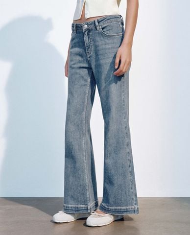  URBAN REVIVO - Quần jeans nữ ống loe wash bạc 