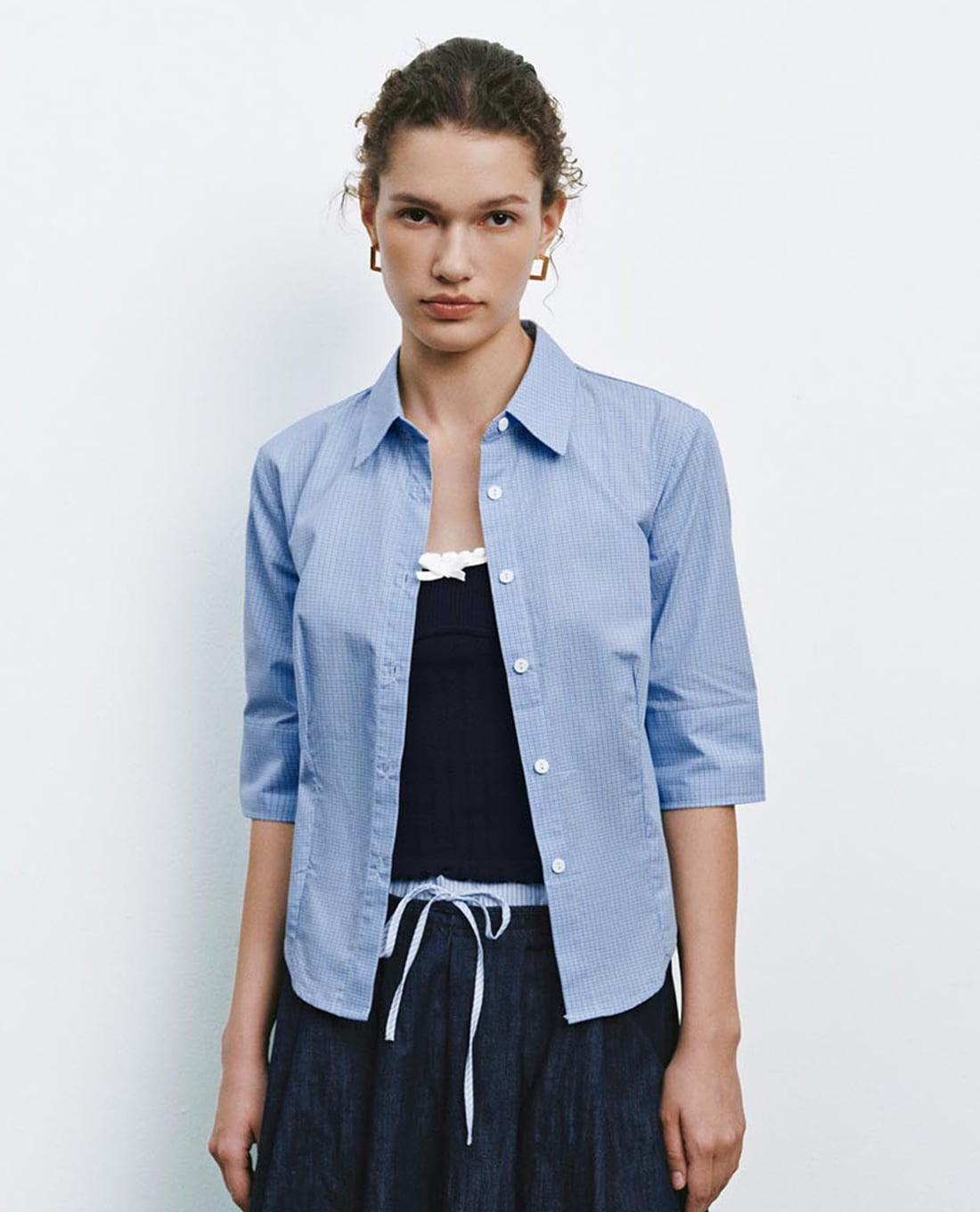 URBAN REVIVO - Áo sơ mi nữ cổ bẻ tay lửng phối caro