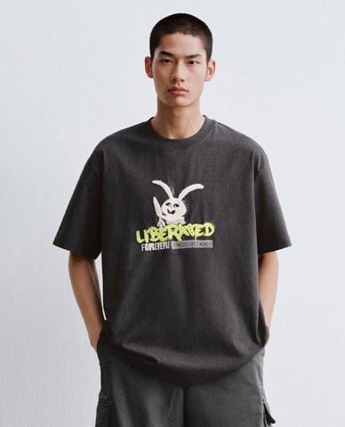  URBAN REVIVO - Áo thun nam cổ tròn tay ngắn in họa tiết 