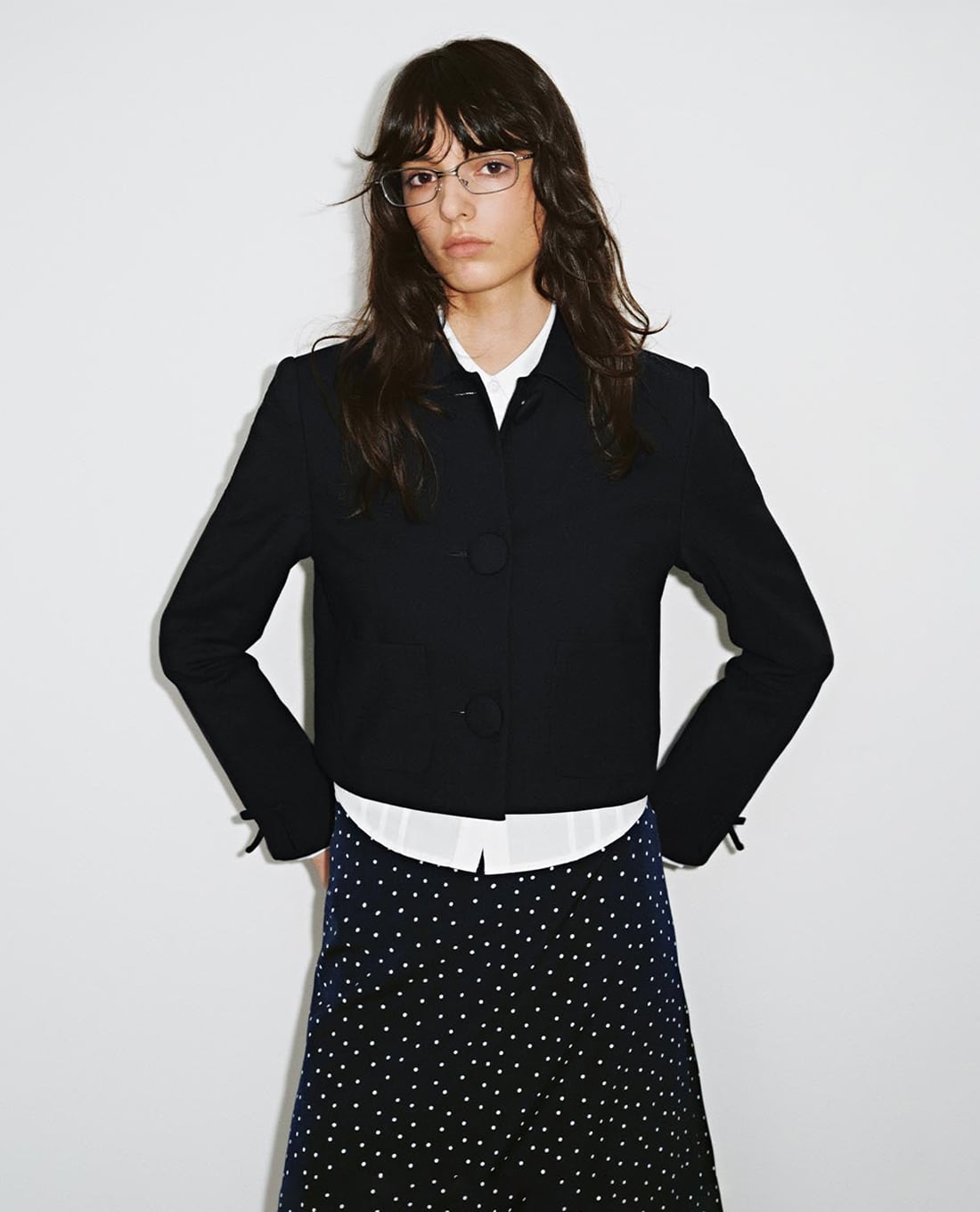 URBAN REVIVO - Áo khoác sơ mi nữ tay dài phối nơ phom croptop