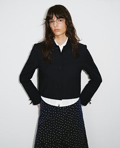  URBAN REVIVO - Áo khoác sơ mi nữ tay dài phối nơ phom croptop 