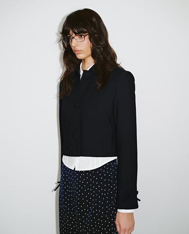  URBAN REVIVO - Áo khoác sơ mi nữ tay dài phối nơ phom croptop 