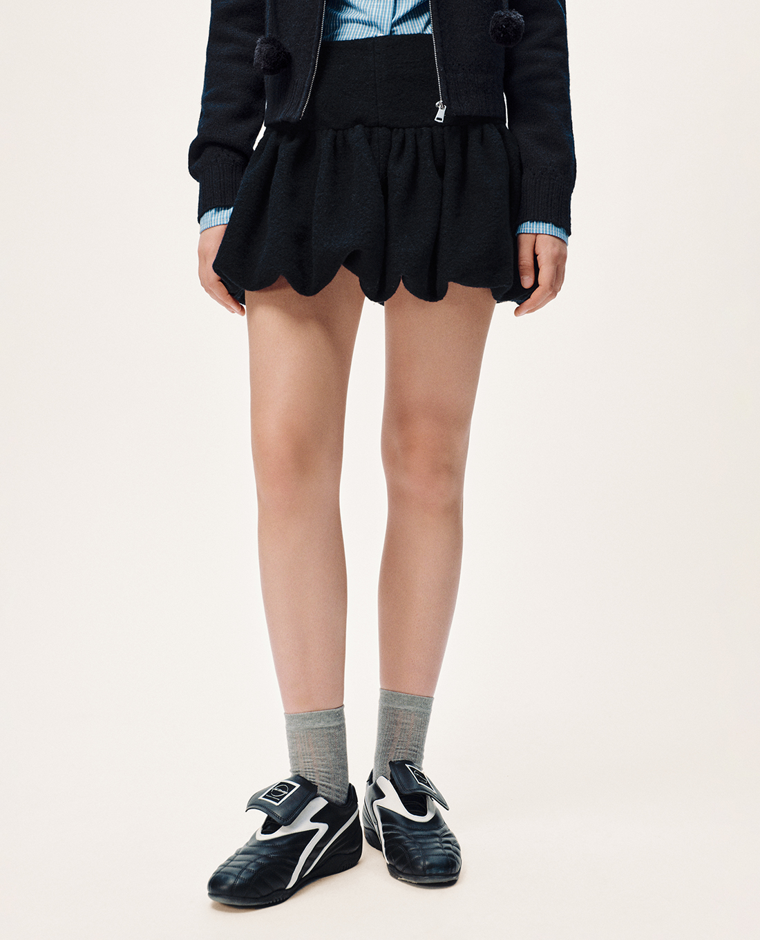 URBAN REVIVO - Chân váy chữ A mini xếp nếp