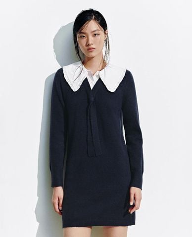  URBAN REVIVO - Đầm dệt kim mini cổ bẻ tay dài phối viền 