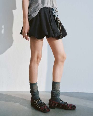  URBAN REVIVO - Chân váy chữ A mini đính hoa 