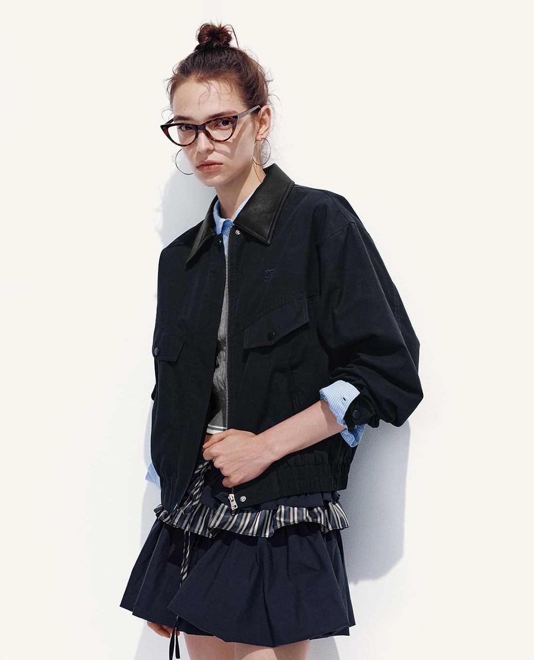 URBAN REVIVO - Áo khoác bomber nữ cổ bẻ tay dài phối túi hộp