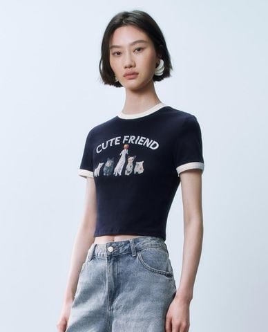  URBAN REVIVO - Áo croptop nữ cổ tròn tay ngắn in hoạ tiết 