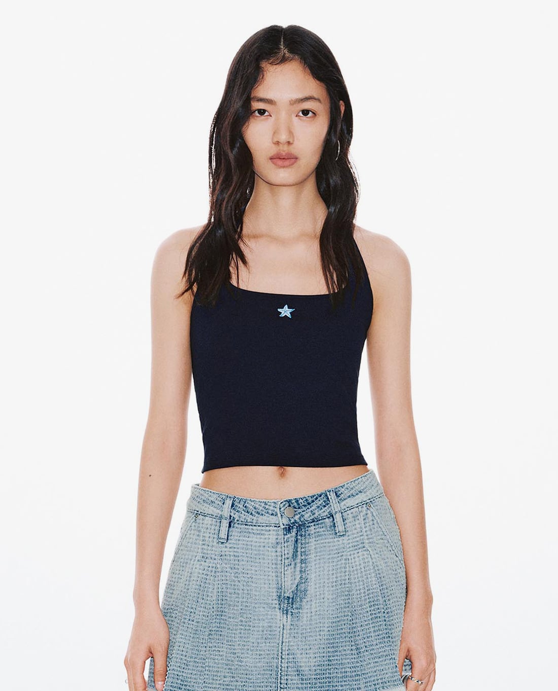 URBAN REVIVO - Áo kiểu nữ cổ yếm phom croptop