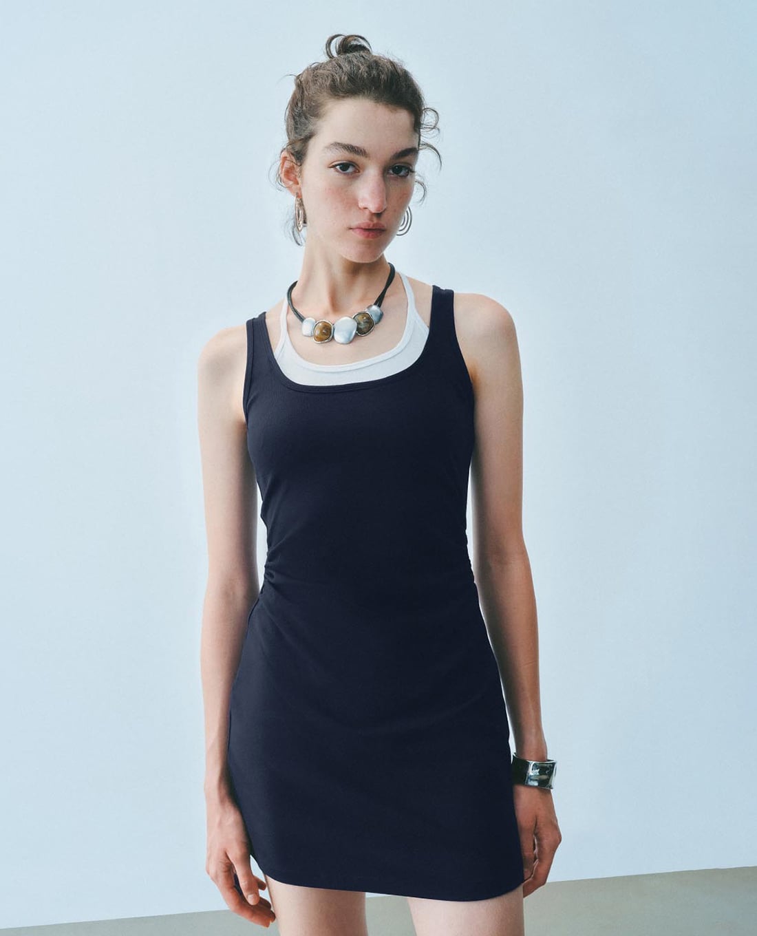 URBAN REVIVO - Đầm sát nách mini phom ôm hai lớp