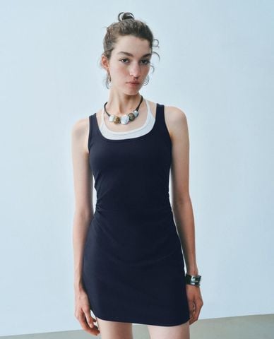  URBAN REVIVO - Đầm sát nách mini phom ôm hai lớp 