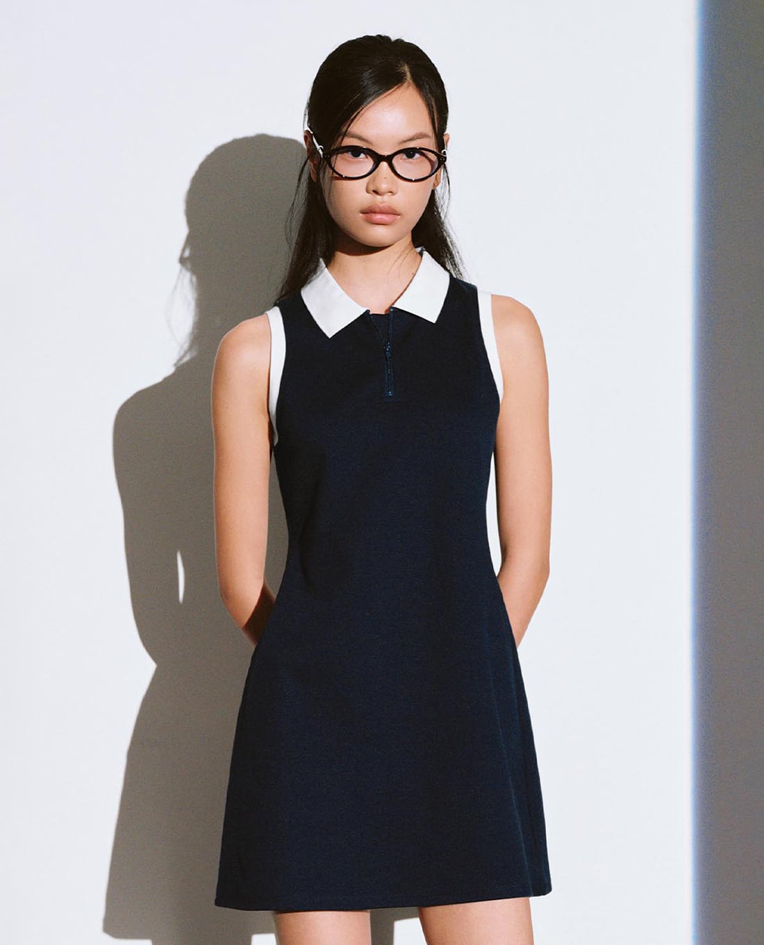 URBAN REVIVO - Đầm polo mini sát nách phom suông