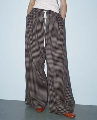  URBAN REVIVO - Quần nữ ống rộng lưng thun sọc caro 