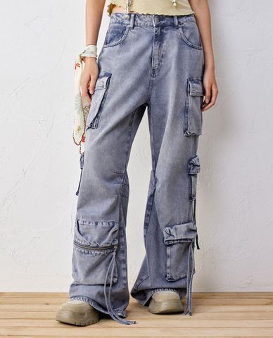  URBAN REVIVO - Quần jeans nữ ống rộng túi hộp cá tính 